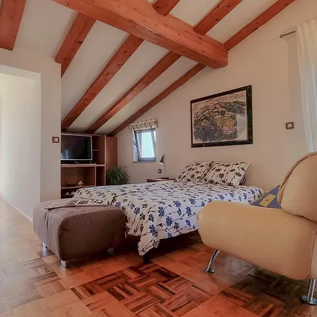 Maria Nina Apartment